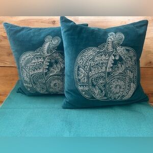 Envouge down  Pumpkin Design Pillow Set